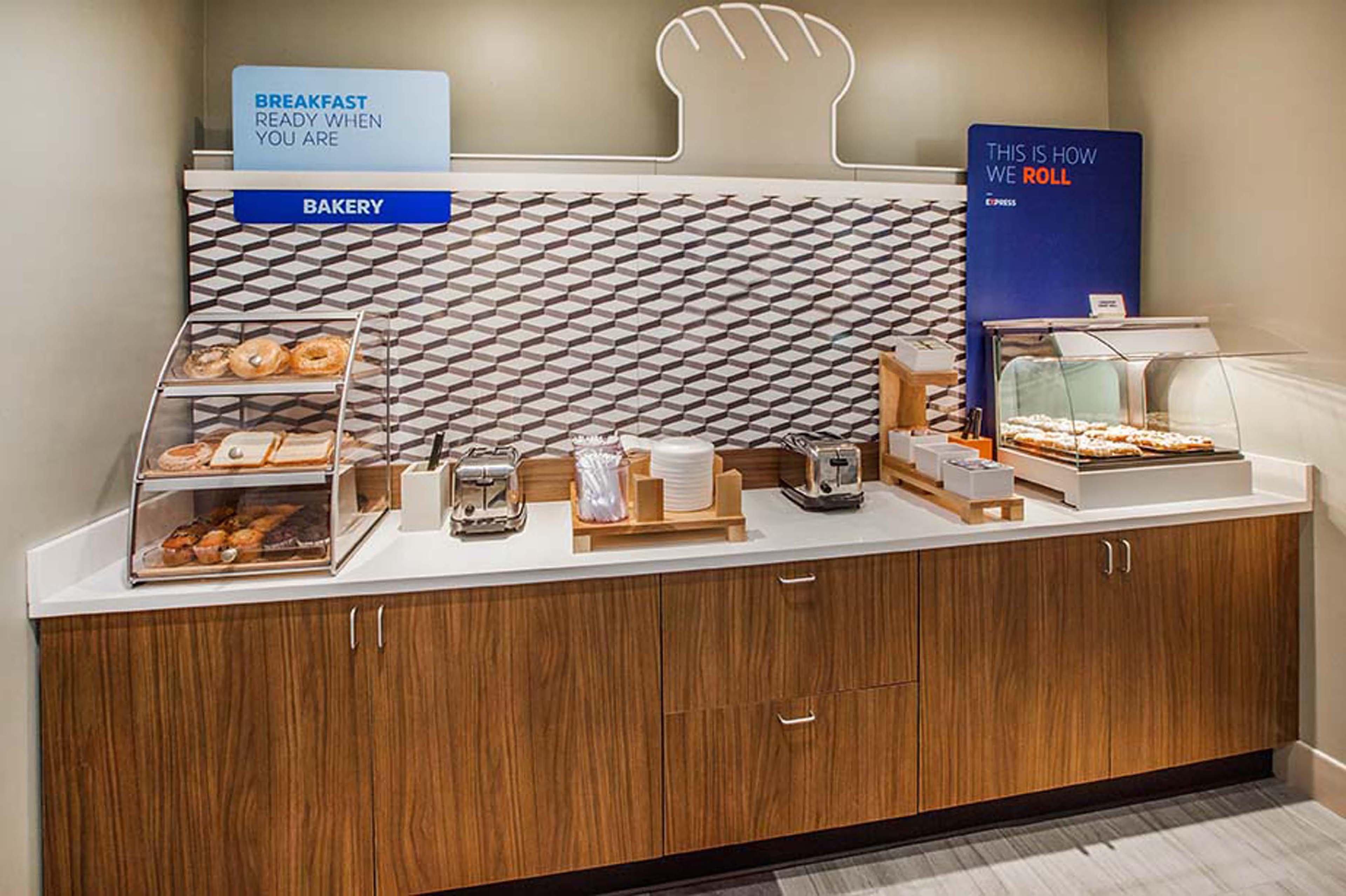 Holiday Inn Express Van Nuys By Ihg Лос-Анджелес Экстерьер фото