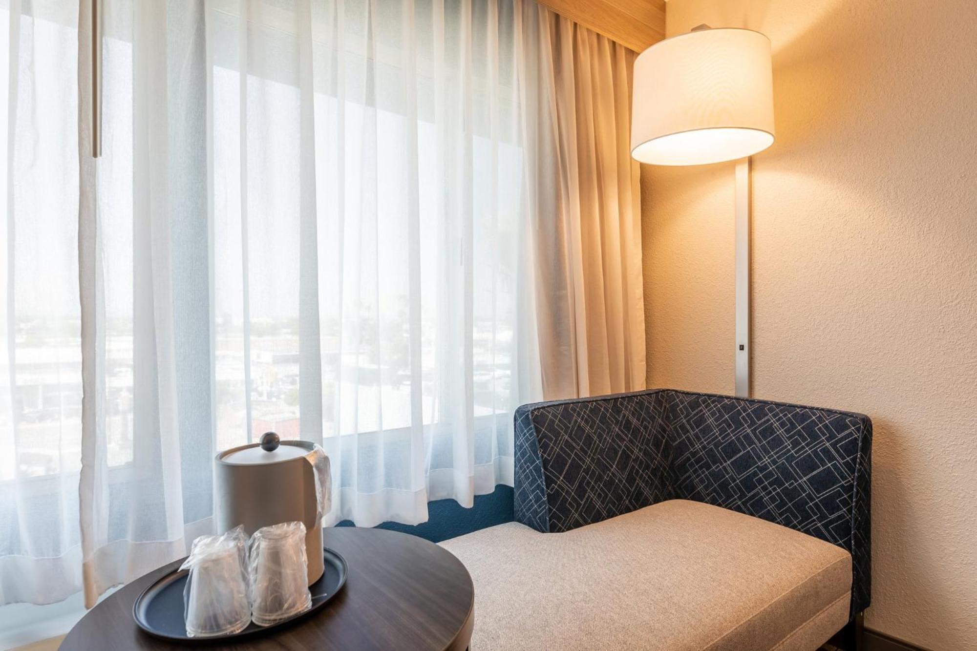Holiday Inn Express Van Nuys By Ihg Лос-Анджелес Экстерьер фото