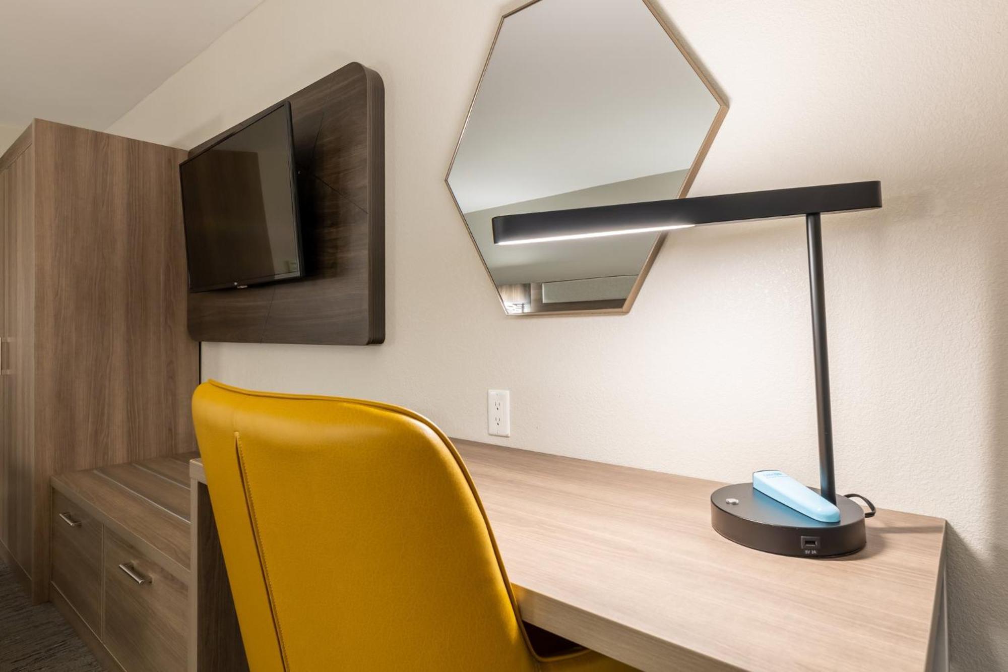 Holiday Inn Express Van Nuys By Ihg Лос-Анджелес Экстерьер фото