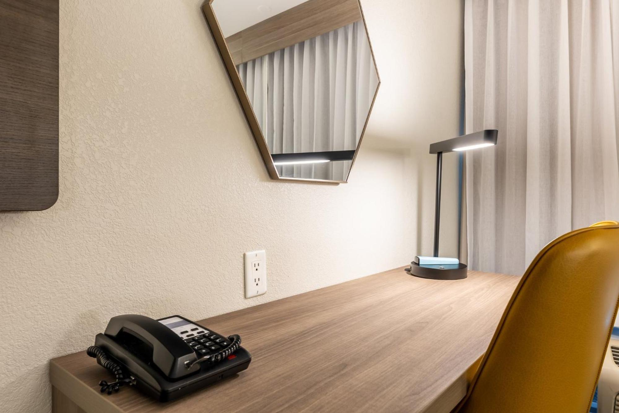 Holiday Inn Express Van Nuys By Ihg Лос-Анджелес Экстерьер фото