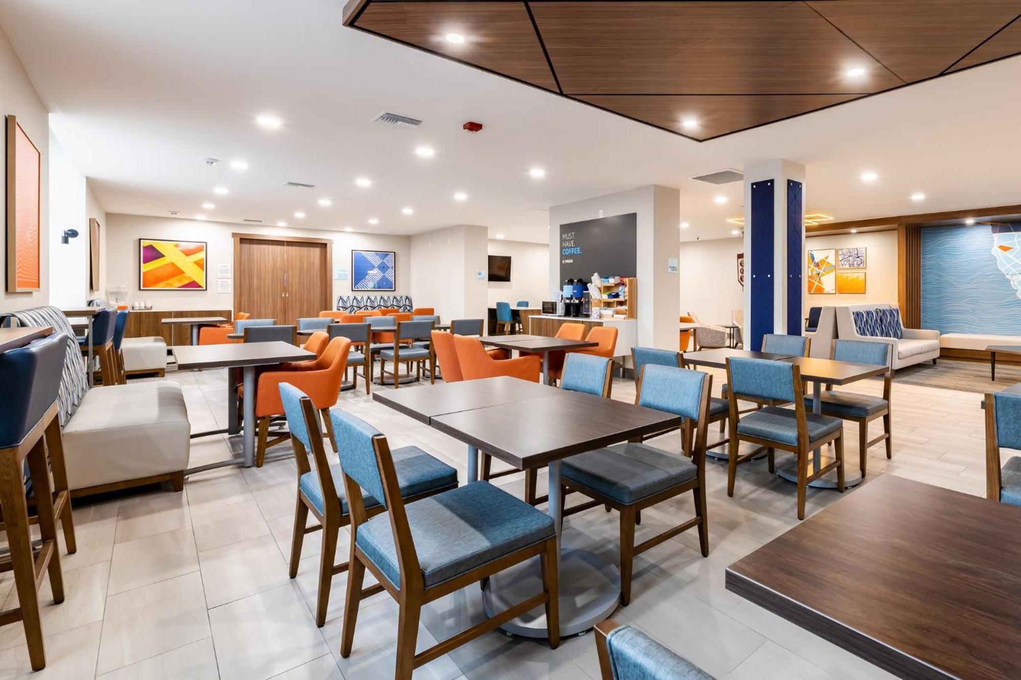 Holiday Inn Express Van Nuys By Ihg Лос-Анджелес Экстерьер фото