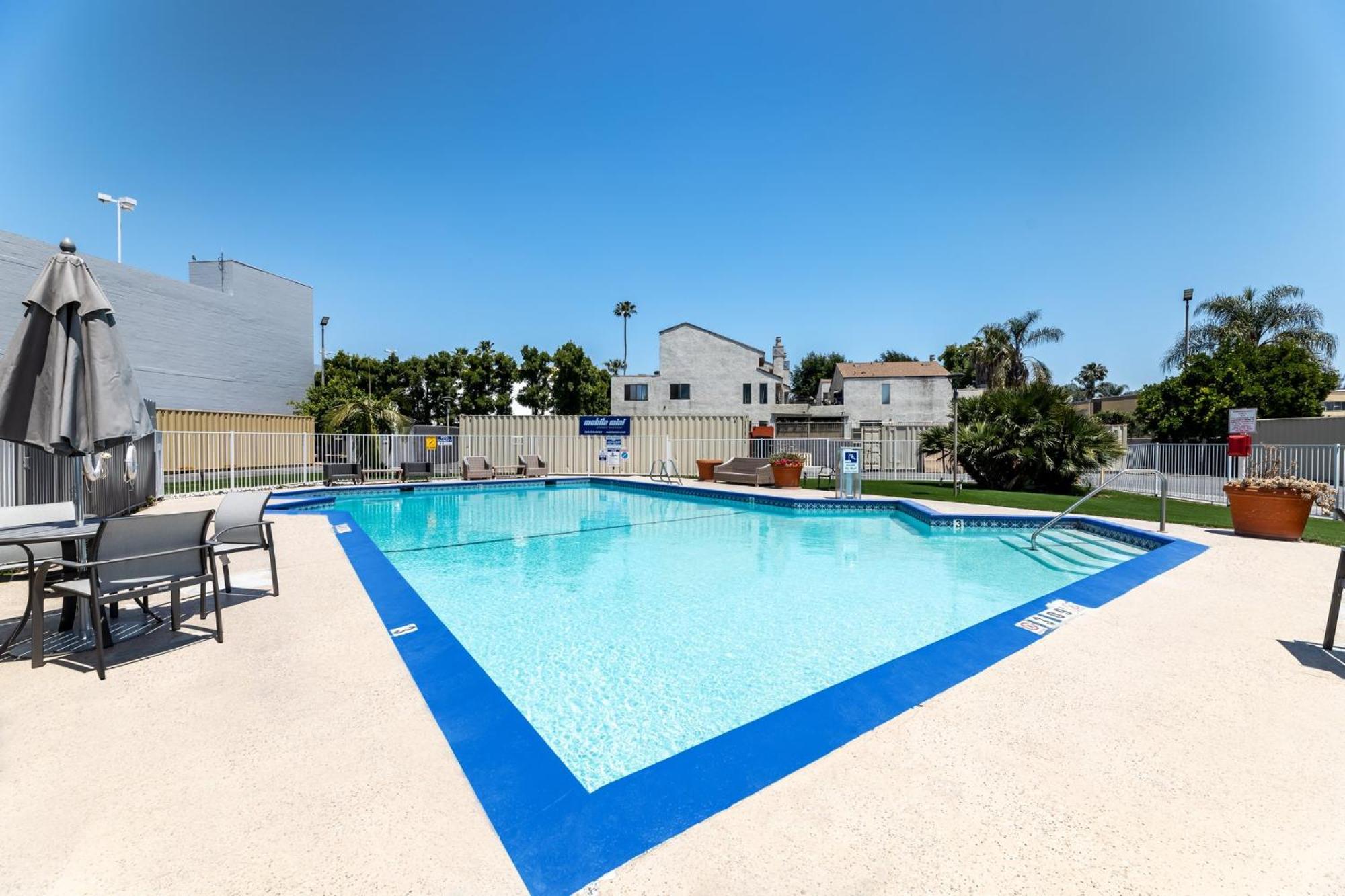 Holiday Inn Express Van Nuys By Ihg Лос-Анджелес Экстерьер фото