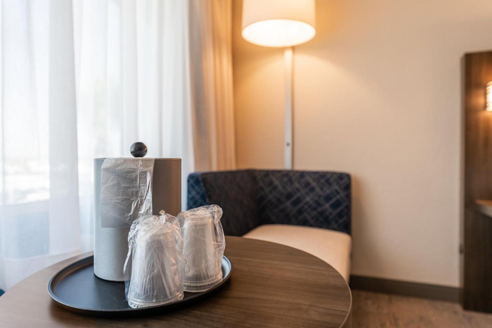 Holiday Inn Express Van Nuys By Ihg Лос-Анджелес Экстерьер фото