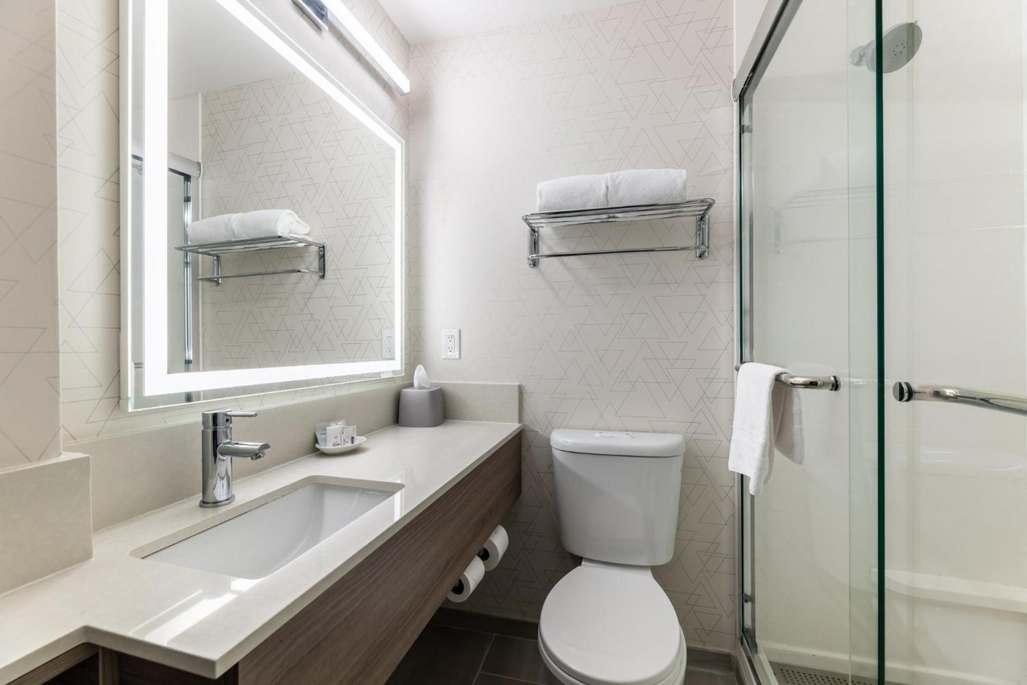 Holiday Inn Express Van Nuys By Ihg Лос-Анджелес Экстерьер фото