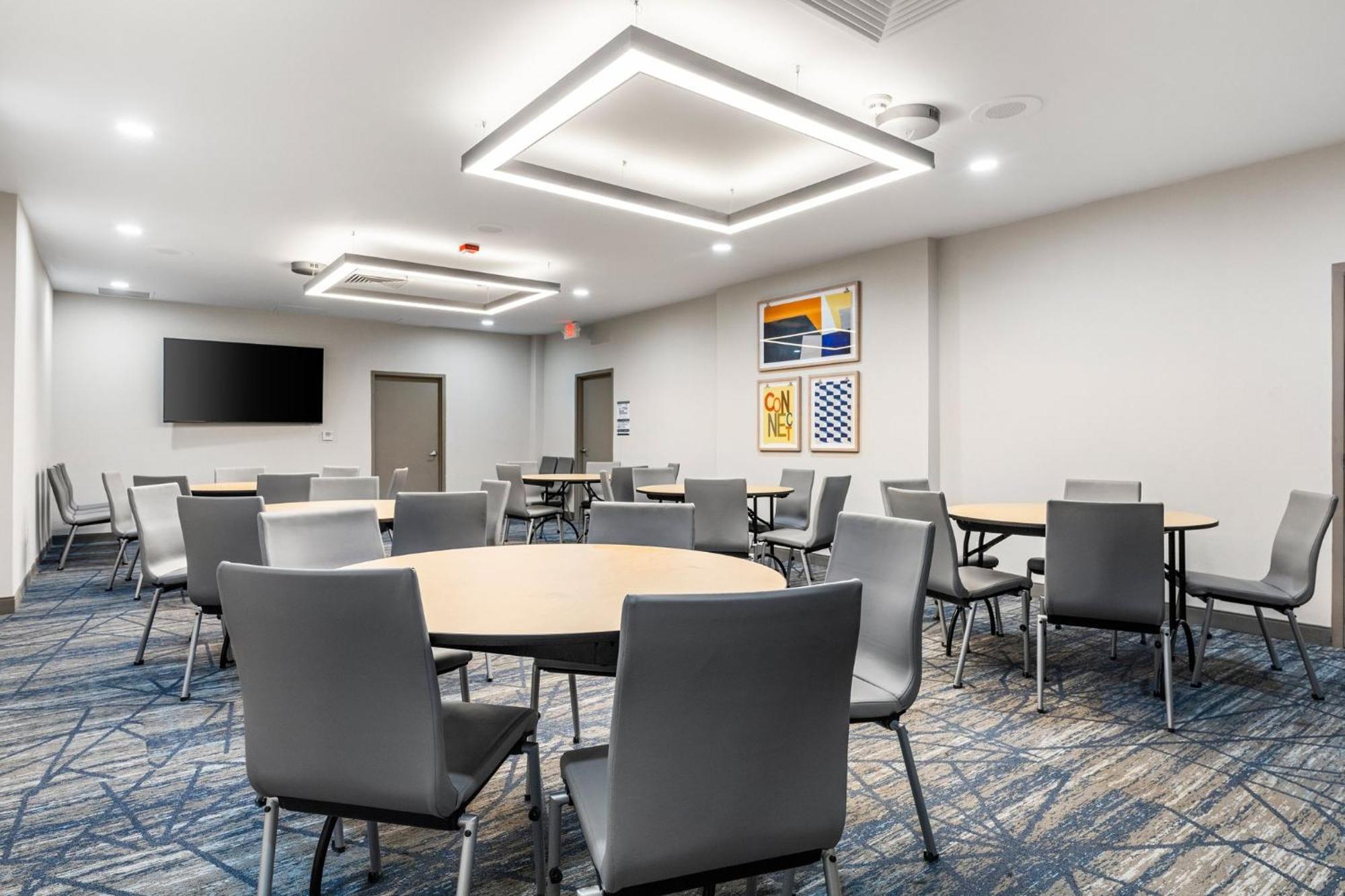 Holiday Inn Express Van Nuys By Ihg Лос-Анджелес Экстерьер фото