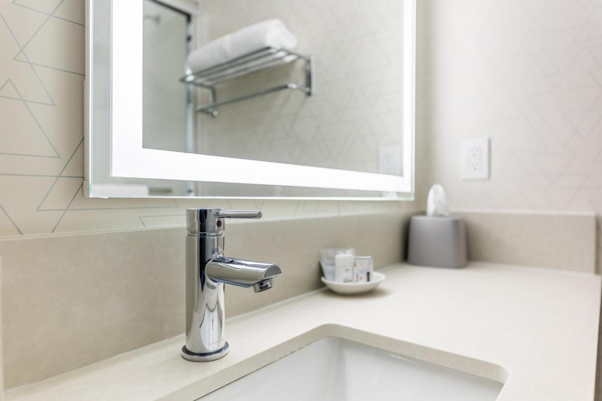 Holiday Inn Express Van Nuys By Ihg Лос-Анджелес Экстерьер фото