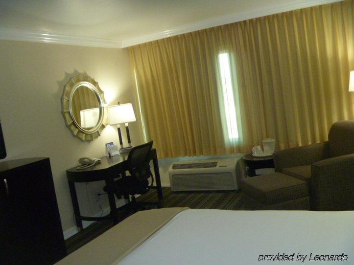 Holiday Inn Express Van Nuys By Ihg Лос-Анджелес Экстерьер фото