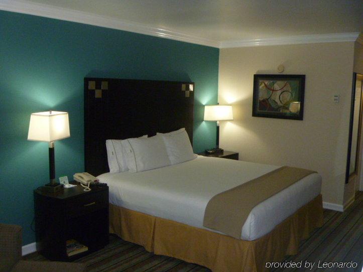 Holiday Inn Express Van Nuys By Ihg Лос-Анджелес Экстерьер фото
