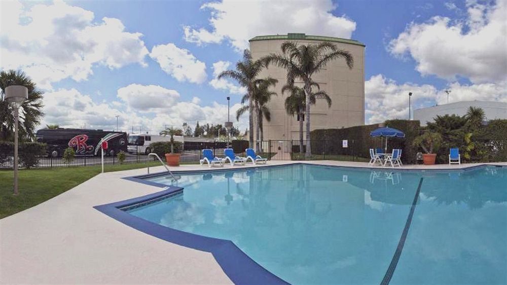 Holiday Inn Express Van Nuys By Ihg Лос-Анджелес Экстерьер фото