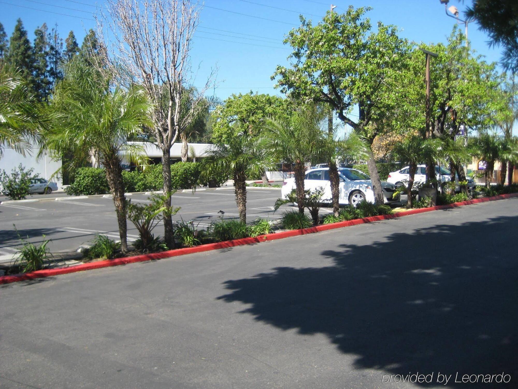Holiday Inn Express Van Nuys By Ihg Лос-Анджелес Экстерьер фото