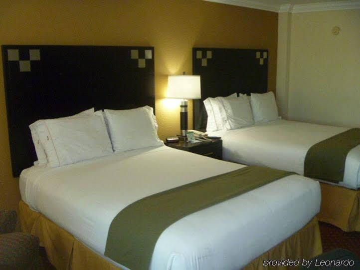 Holiday Inn Express Van Nuys By Ihg Лос-Анджелес Экстерьер фото
