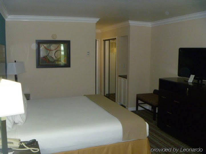 Holiday Inn Express Van Nuys By Ihg Лос-Анджелес Экстерьер фото