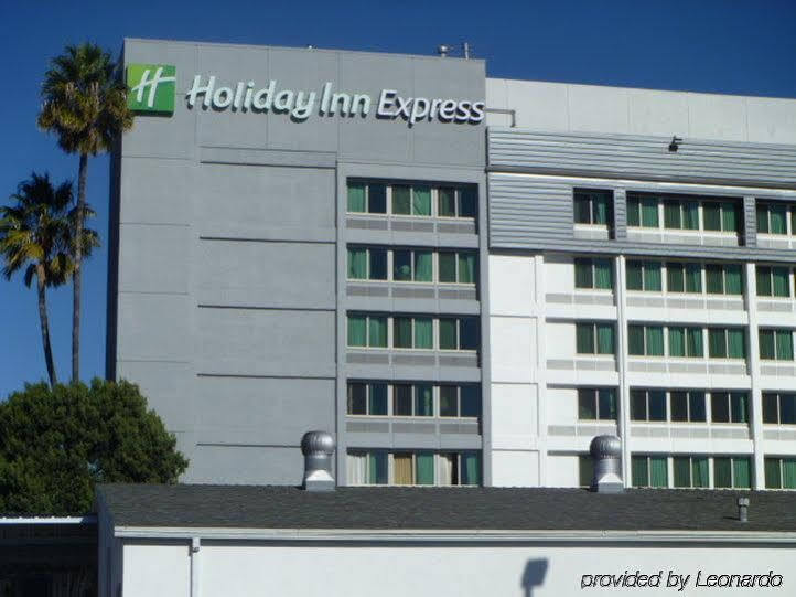 Holiday Inn Express Van Nuys By Ihg Лос-Анджелес Экстерьер фото